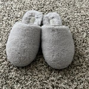 Never worn fuzzy Ugg slippers